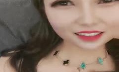 高gao颜值美少.妇新片上市！【是雅雅】大黑牛自.慰，拨开内裤掰穴开裆网袜震动呻吟娇喘，很是诱惑喜欢不要错过