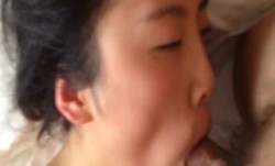 云盘泄密-爱穿丁字裤的性.感黑丝美.女和网友偷.情啪pa啪,被大鸡.巴彻底征服想怎么玩都可以,颜值高, 操cao 操cao长得真不错!
