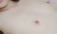 清.纯漂亮年轻小嫩neng妹mei收费直播大秀 震动棒激ji情自.慰 淫液白浆 十分诱人