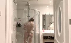 新片上市！【是哥哥的骚骚】高gao颜值妹mei子浴室洗澡小尺度露逼，揉搓奶子近距离特写粉逼很是诱惑喜欢不要错过