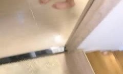 新片上市！【人间水蜜桃】一男三女翘屁股扭动掰穴，厕所尿尿口口舔tianJJ非常诱人，很是诱惑喜欢不要错过