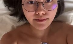 《顶级网红精品露脸》神似某明星的极品反差母狗23岁留学生可爱眼镜妹mei自摸啪pa啪 口.爆吞精(14)