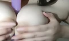 东北小骚妮进医院厕所开秀，露脸皮肤白皙奶子大屁股肥，看着很诱人不敢带道具拿个棒棒棒插 操cao，自己舔tian淫.水3