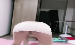 《疯狂抖音》美新娘5 美.女喝高了洒酒疯耍的点大当街脱.光光摆pose还跟jc动手(20)