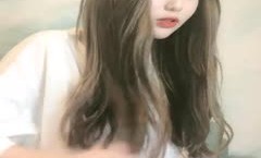 长相甜美高gao颜值贫乳小萌妹mei道具自.慰诱惑秀，沙发翘起双脚棒子抽.]插呻吟娇喘大神非常诱人
