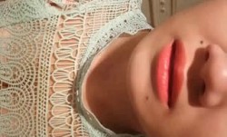精选裸贷特别档女神级别主角七，身shen材超好D罩大胸的大学生妹mei子自.慰扣穴，浴室内尽显风骚