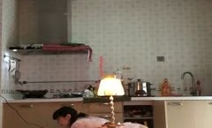很是淫骚的独居大姐姐舞蹈诱惑第1部厨房性.感内衣秀乳头沾芝士很想让人舔tian