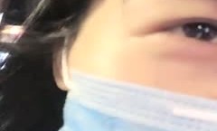  骚/女户外商场卫生间露出，跳.蛋塞逼试衣间拨开内裤再厕所揉奶自摸，很是诱惑喜欢不要错过
