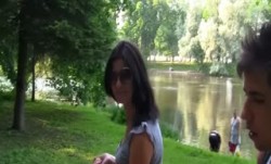 可爱的俄罗斯女孩拿起和他妈的户外活动通过两个伙计们-CUTE RUSSIAN GIRL PICKED UP AND FUCK OUTDOORS BY TWO GUYS