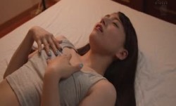 新片上市！【中文字幕】URE-070中華なると原作女教師京子～快楽調教室～伝説の女教師調教コミックを再び実写化！！初川南