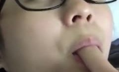 《重磅⭐隐私曝光》渣男分手后报复流出清.纯眼镜学生妹mei不健康露脸自.拍XXXTW18-SWAG吹箫、打炮.、紫薇，呻吟声很有特点骚母狗就这样炼成的(13)