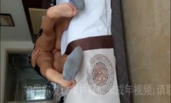 大白天应约去酒jiu店 操cao熟熟，她说只有在酒jiu店才敢大声叫