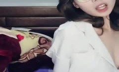 高gao颜值长相甜美眼镜妹mei子自.慰诱惑，衬衣跳.蛋塞逼自摸呻吟娇喘非常诱人，很是诱惑喜欢不要错过