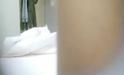 平头哥宾馆约 操cao微信勾搭了很久的医学院药学系气质性.感大美.女,皮肤白皙颜值高,逼毛茂盛猛扣, 操cao的眼神迷离淫叫!