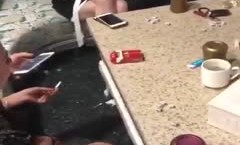 KTV玩骰子输了，男的被罚舔tian旁边美.女的奶头，美.女都主动献奶了，男的吃个奶子都这么磨磨唧唧！不行我来！
