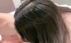 大眼萌妹mei子雯雅被男友拉出来做直播后入 操cao 操cao，呻吟声很大第一视角很刺激