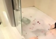 娇小身shen材网红脸妹mei子新片上市！【小骚猫】沙发翘屁股扭动，浴缸洗完澡按an摩器跳.蛋自.慰，很是诱惑喜欢不要错过