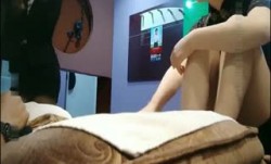 龙哥桑拿会所叫位新来的美.女技师服务时不让碰,把公关经理叫来加钱想干她,不同意带到3楼找位更漂亮的美.女服务!