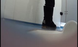 国内某高中男生偷.拍同班女生李妍欣如厕，大神真是无敌了附露脸生活照