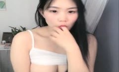 小可爱平台(原卡哇伊)童颜巨.乳美.女主播女D1028收费大秀奶子真大自.慰揉穴很是诱人