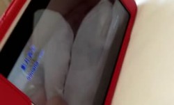 艺校高gao颜值漂亮美.女和男友酒jiu店开房,边看色.情片边 操cao 操cao,一时兴起模仿影片姿势把美.女逼毛刮干净后再狠狠爆插,国语!