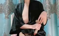 高gao颜值苗条网红妹mei子允儿自.拍福利小视频，椅子上抬腿假屌抽.]插拍打呻吟娇喘非常诱人