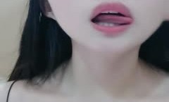 想要爸爸抱啦❤️ 人气美少女、圆润的脸蛋，深得网友们喜爱，纷纷刷火箭，自.慰插得就更猛